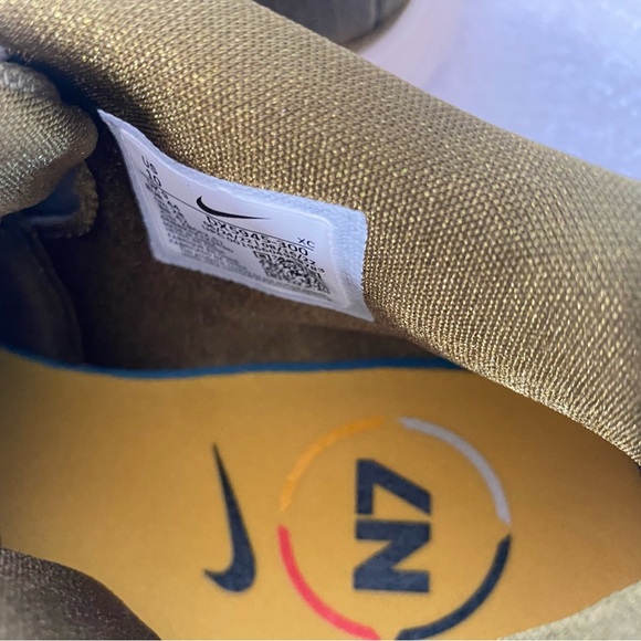 Nike Kyrie 8 / N7 Olive Flak/Lt Orewood Brown in size 10 - Picture 6 of 9
